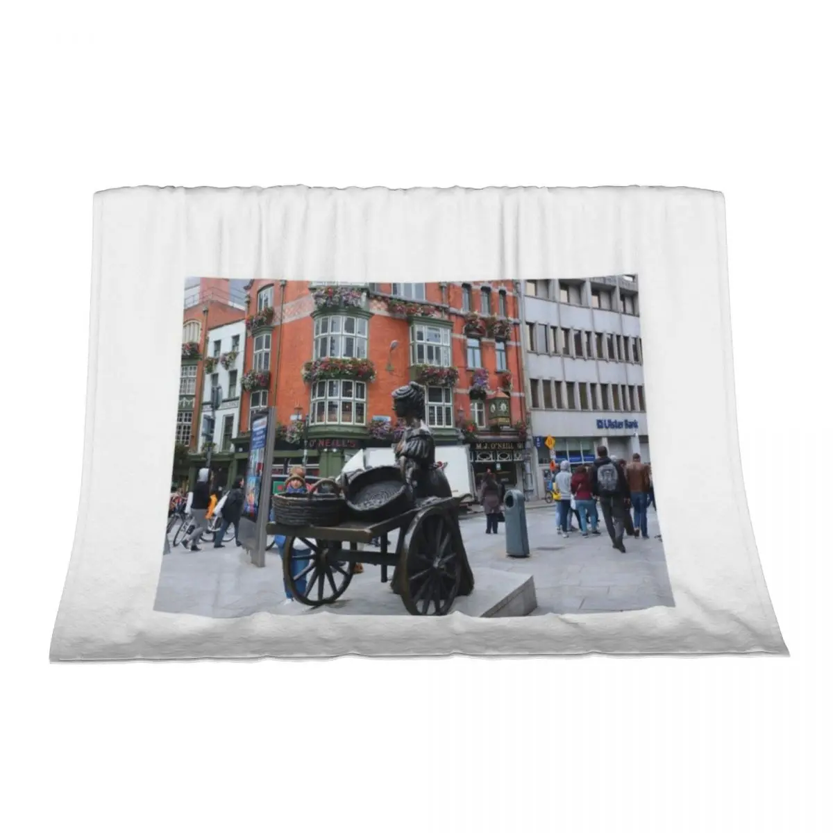 

Statue of Molly Malone Throw Blanket Moving Summer warm winter Designers Blankets