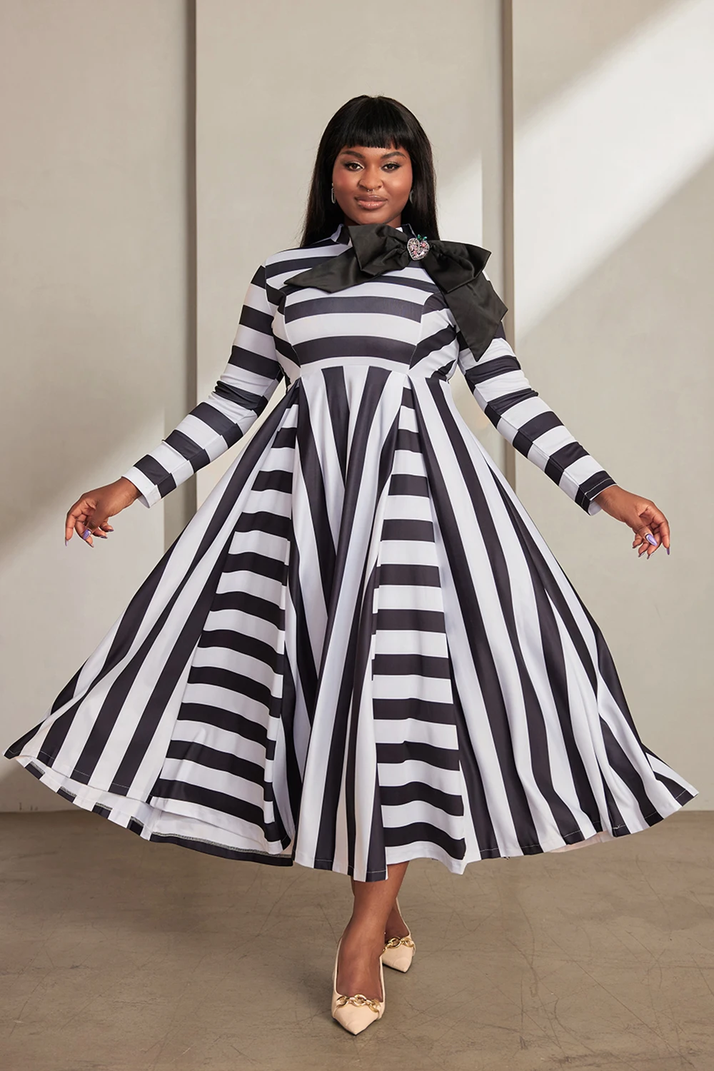 

Plus Size Semi Formal Maxi Dresses Elegant Black White Striped Fall Winter Mock Neck Long Sleeve Bow Tie Knitted Maxi Dresses