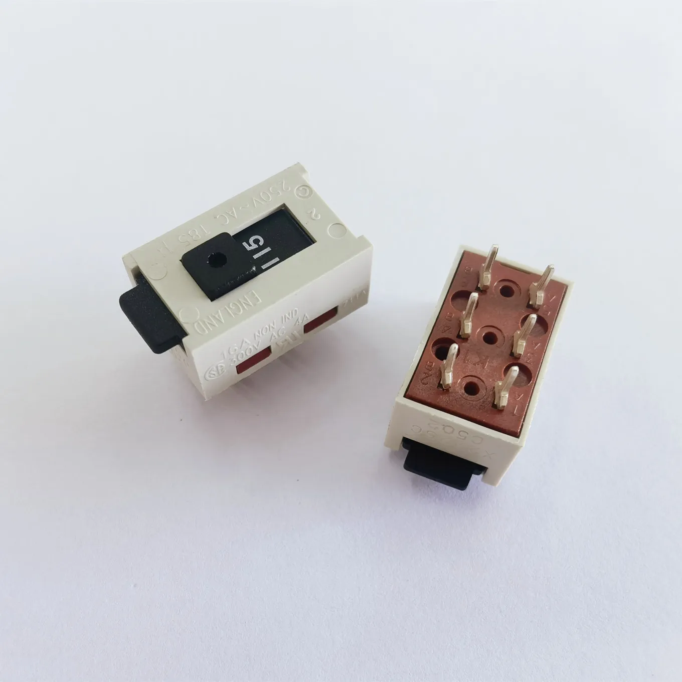 

Original New 100% 115V to 230V 6pin 2gear toggle switch 300V 4A