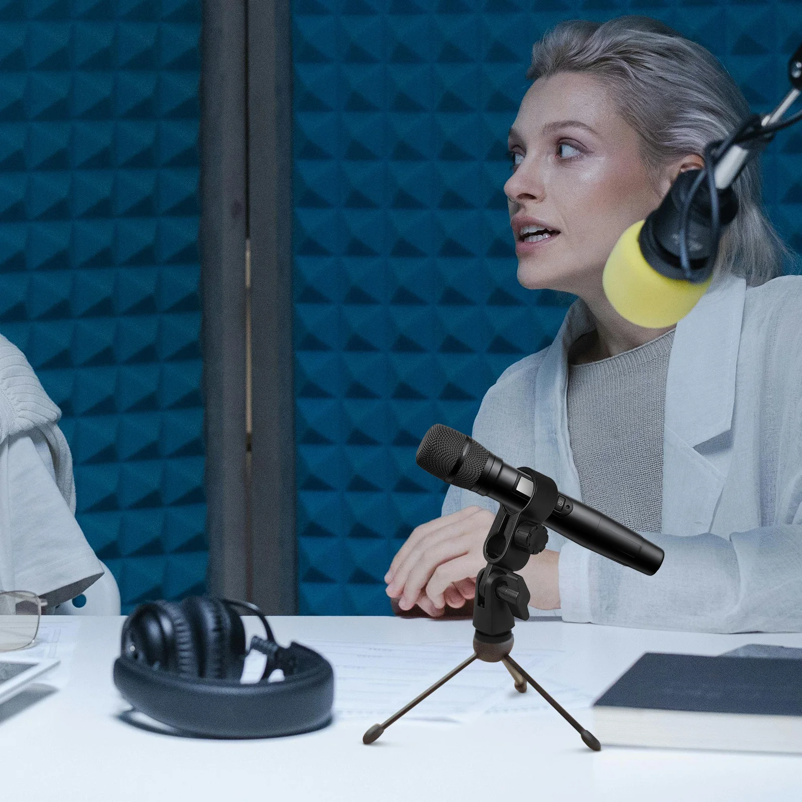 

2pcs Clips For Handheld Microphone Shock Mount Plastic Mic Holder Clamp Replacement Compatible With Mic Stands Microphone Clips