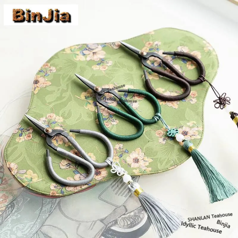 

Handmade Iron Art Small Tea Scissors Exquisite Tea Packing Bag Knife Flower Tassels Chinese Kung Fu Tea Set Ceremony Accessories