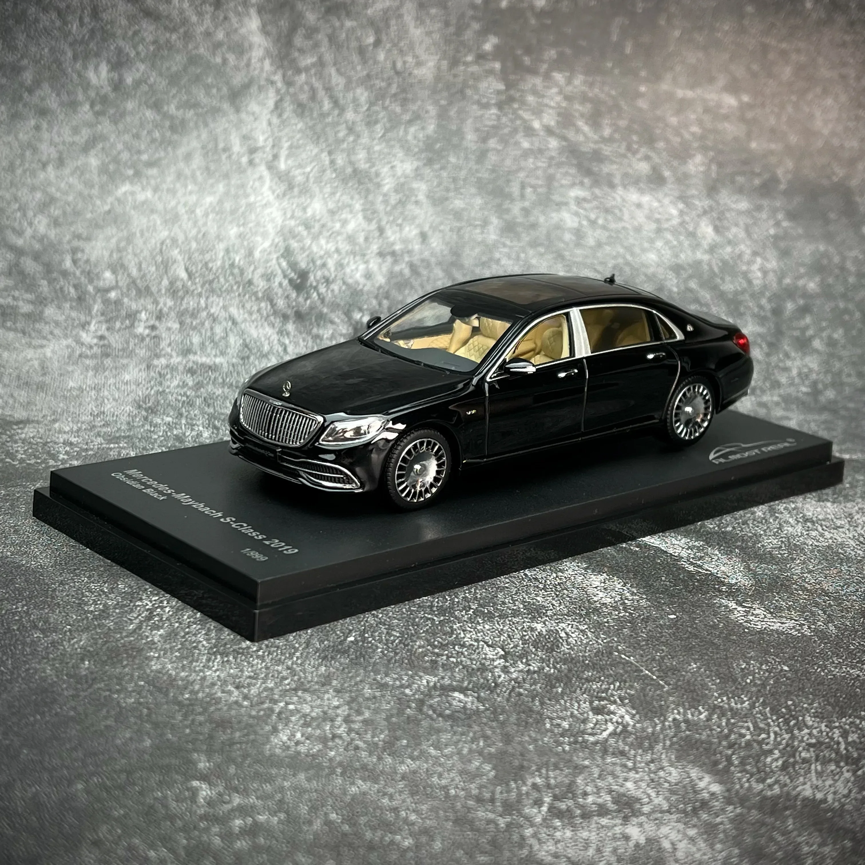 1:43 Mercedes-Benz Maybach S-Class 2019 die-cast alloy model, children\'s collection toy car model, gift for friends.