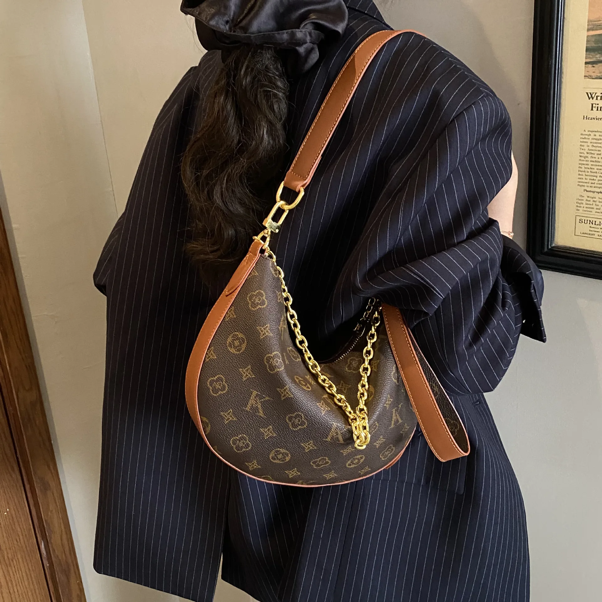 

2025 Women's Chain Strap Underarm Bag, Leather Mini Shoulder Crossbody Purse, Vintage Hobo Bag for Daily Commute Casual Dating​