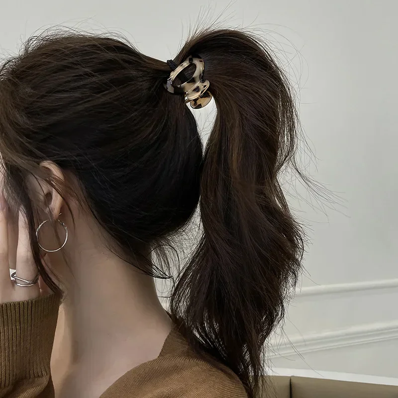 2022 neue Frauen Haar klaue kleine 4,5 cm Acetat Haars pangen elegante bunte aushöhlen Klaue Clip Mädchen Haarschmuck Haars pange