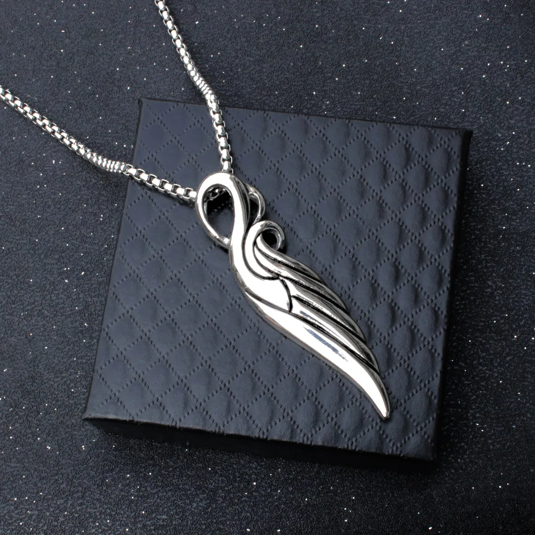 Necklaces For Men And Women Hip-hop Fashion Street Personality Line Wings Decorated With Titanium Steel Pearl Chain