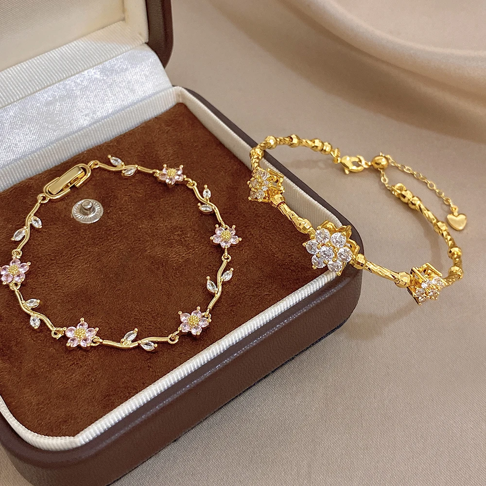 AENSOA Armband in Blattform mit rosa Blumen und weißen Zirkonia-Steinen für Damen und Herren, Charm-Armband aus Edelstahl, einzigartiges Design – Detail 3