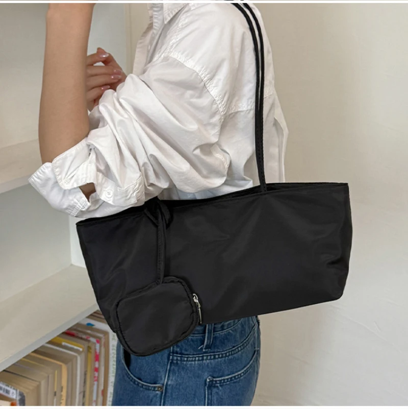 Minimalistische Nylon-Umhängetasche mit passender Handtasche, leichte, vielseitige Damen-Unterarmtasche, einfarbige Alltagstasche – Detail 13