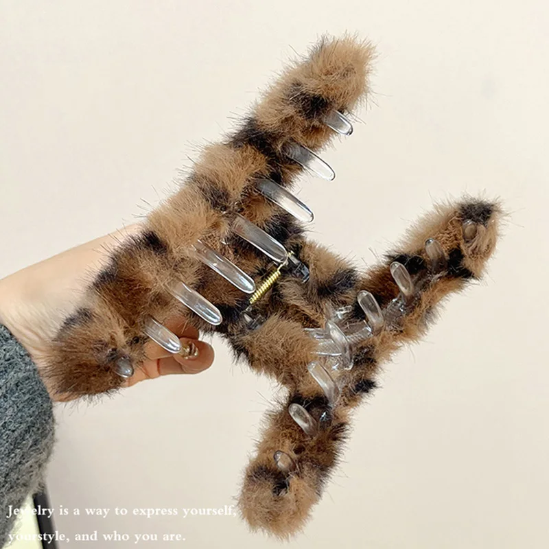 Top Grade Leopard Print Plush Hair Claw For Women Sweet Hair Ornament Hairpin Hair Clip Hairpin Winter Fashion Hair Accessories