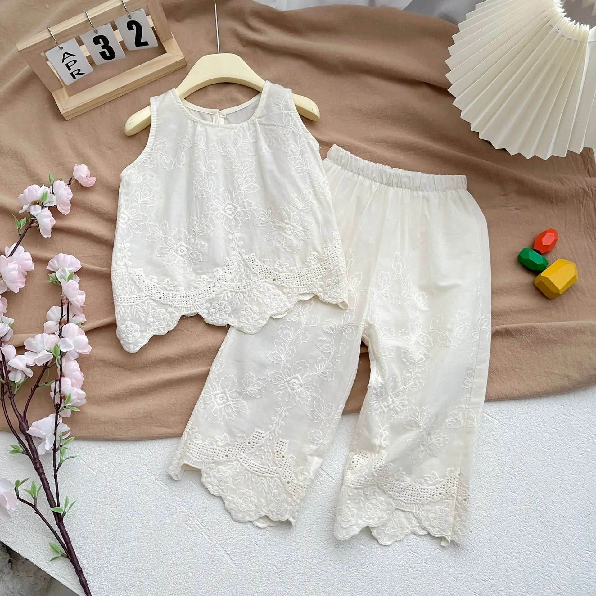 

Girls Summer Set 2024 New Embroidered Top and Lace Pants Lightweight Two Pieces Casual Comfortable Children Clothing for Outdoor