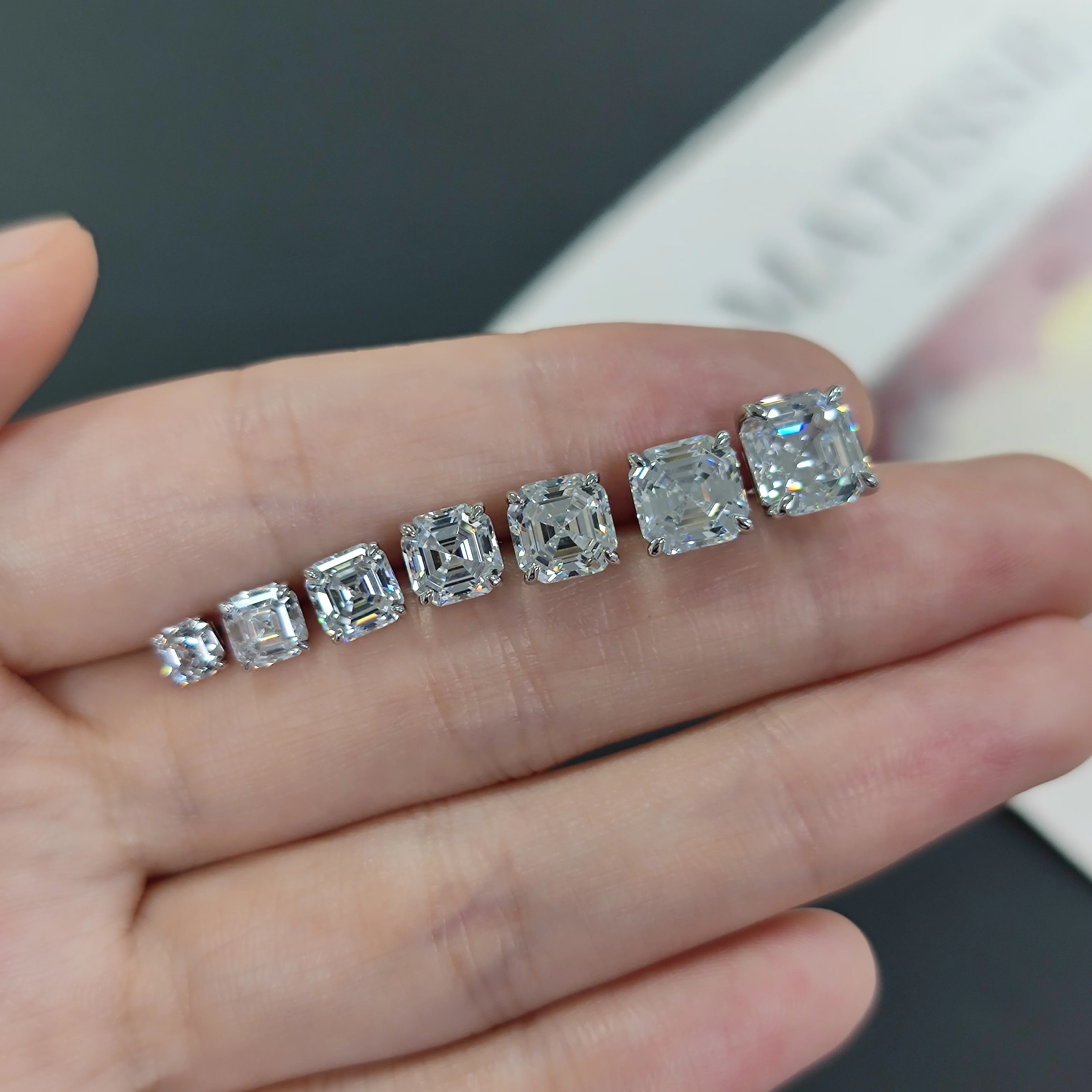 GEM\'S BALLET 0.4 - 3.0CT D Color Classic Claw Prong Asscher Cut Moissanite Stud Earrings in 925 Sterling Silver Gift For Her