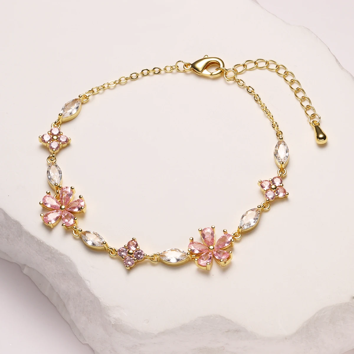 Luxuriöses rosa Zirkon-Blumenarmband für Frauen und Mädchen, koreanisches süßes goldfarbenes Kristall-Armband, verstellbar, Schmuck, Geschenk
