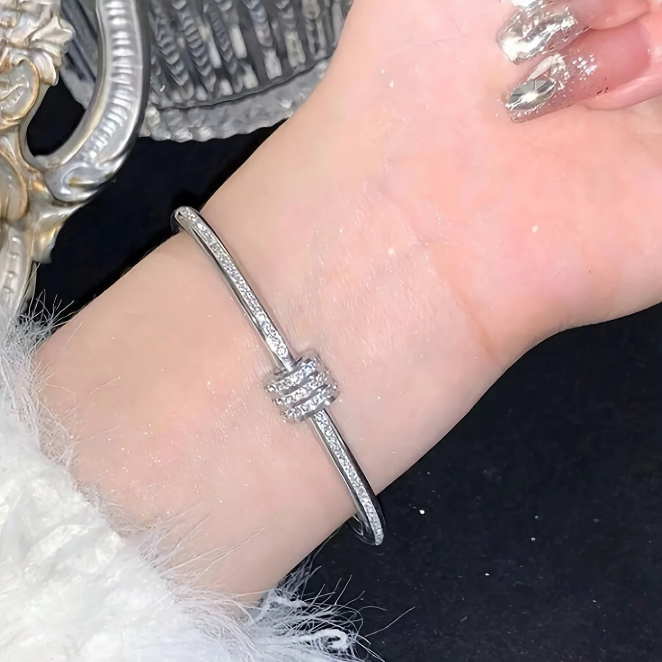 The Stainless Steel Bracelet Features a Slim Waist Design, an Open-Ended Design That Exudes a Luxurious Feel, and Is Inlaid with Synthetic Diamonds, Making It the Perfect Choice for Women's Jewelry. Whether It's a Birthday, Valentine's Day, or Mother's Day, It's an Ideal Gift Choice.