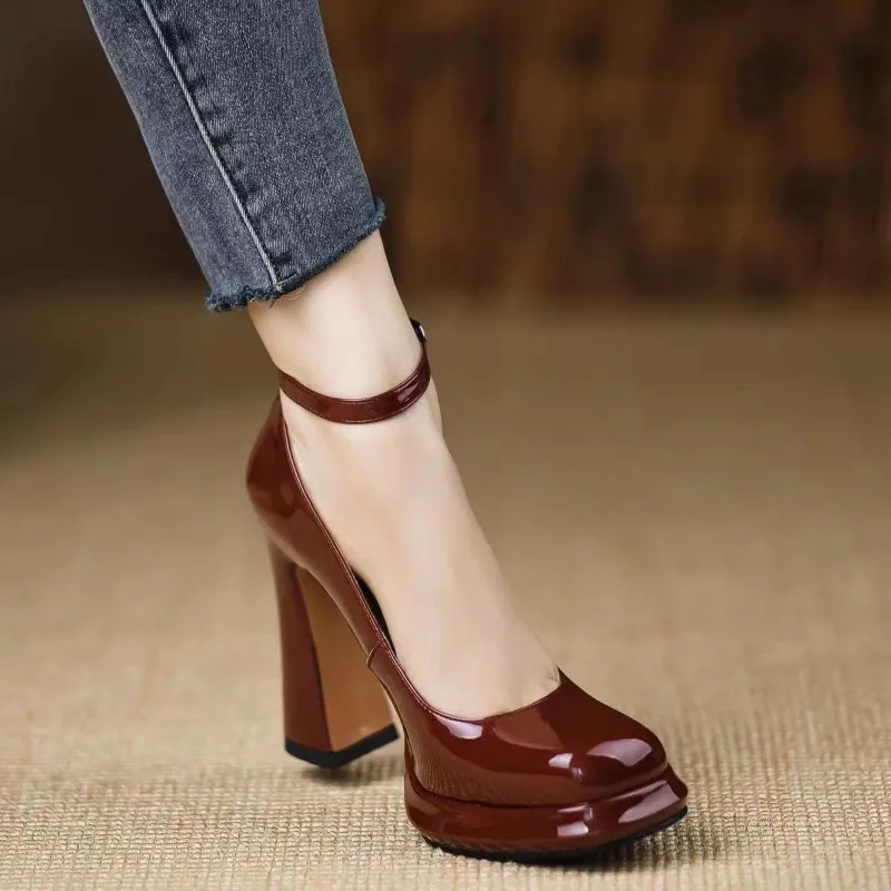 Sepatu hak tinggi sol tebal wanita sepatu tunggal temperamen Fashion Solid sepatu hak wanita elegan musim semi musim panas