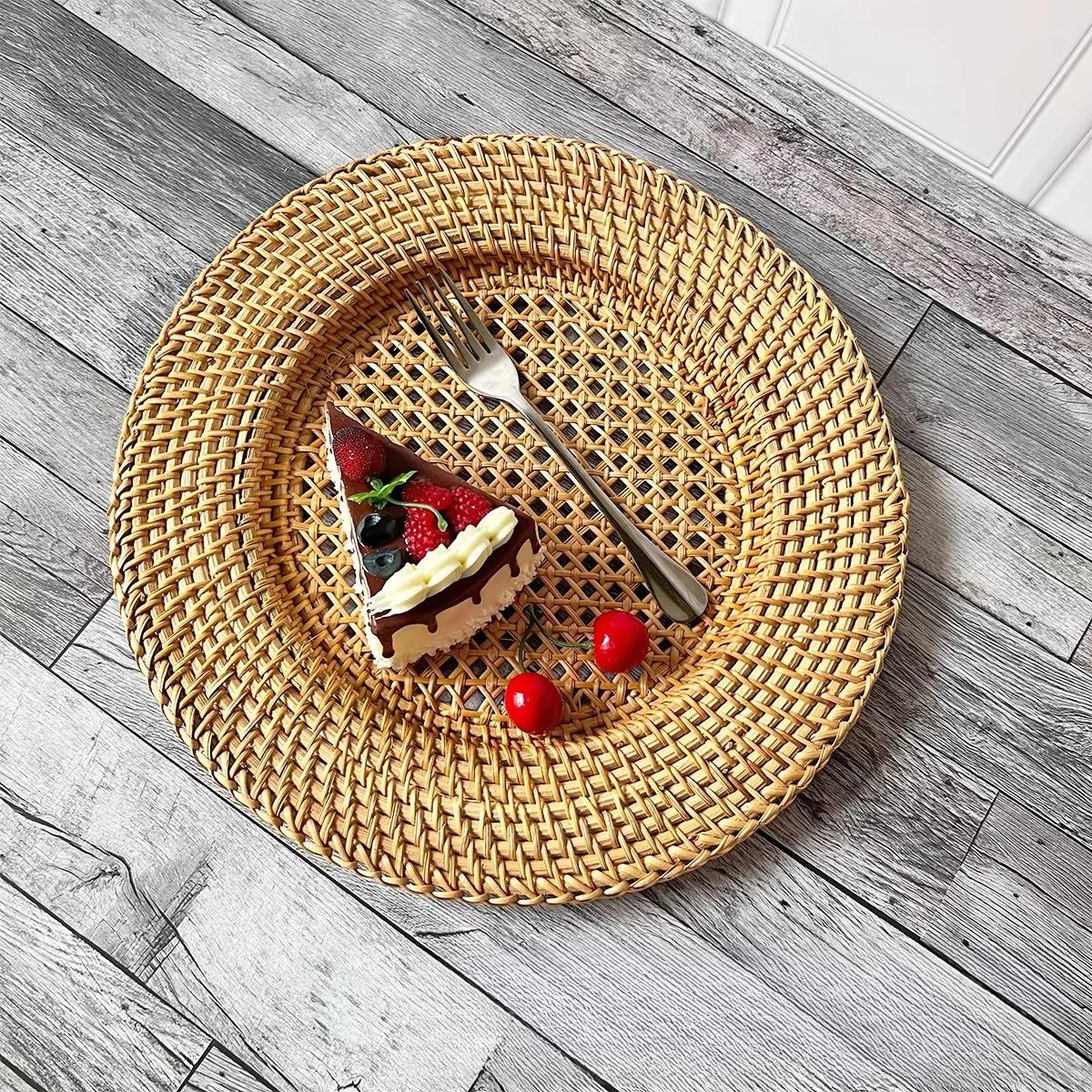 1pc/3pcs/5pcs Multi-functional Round European-style Hand-woven Rattan Tray Retro Snack Storage Tray Hollow Design Tablecloth Pad view 4