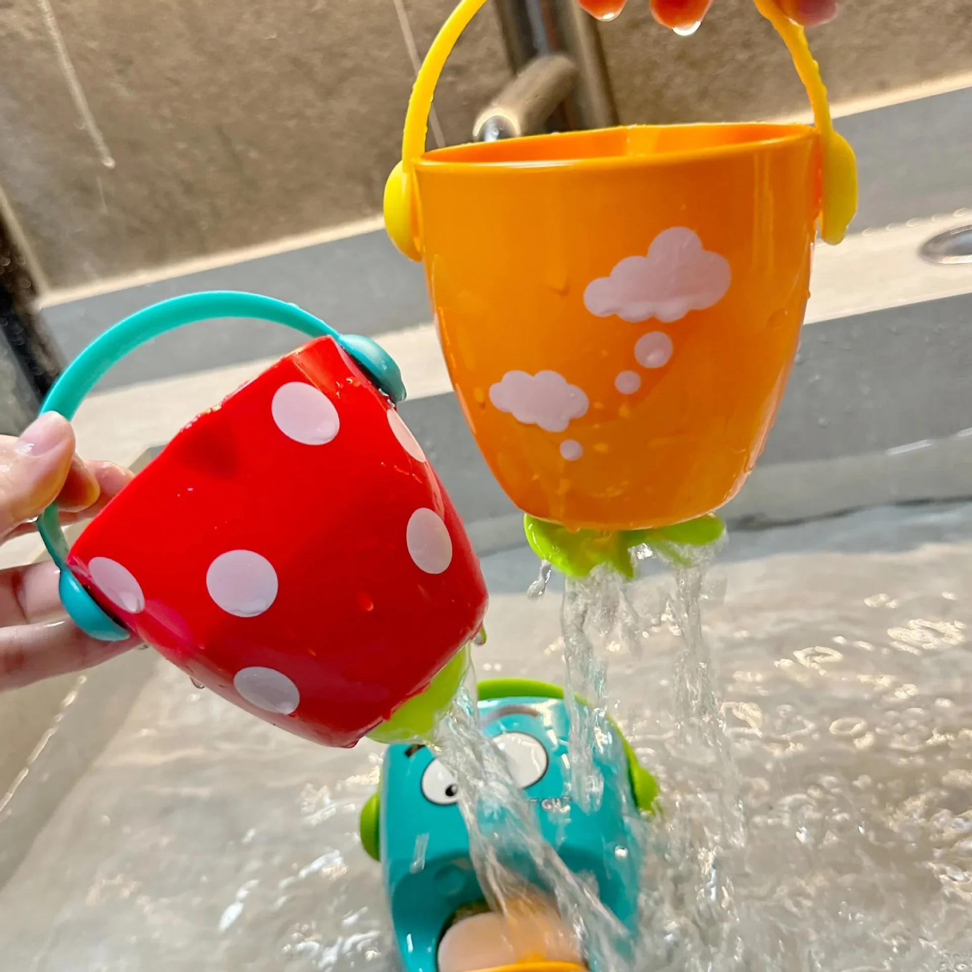 Jouets de bain pour réception-cadeau pour bébé, seau qui fuit, tasses d'eau, jeu d'arrosage pour tout-petits, baignoire, plage, Mini salle de bain, cadeaux, jouets de piscine, bain pour bébé
