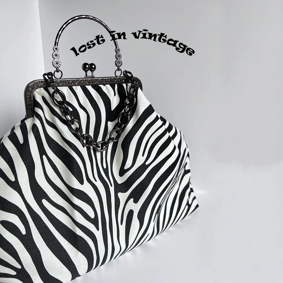 

LOST IN VINTAGE Non-woven Zebra Fabric Fermoir Sewing Antique Kiss-lock Metal Frame Large Purse Big Clutch Large 50x35x16cm