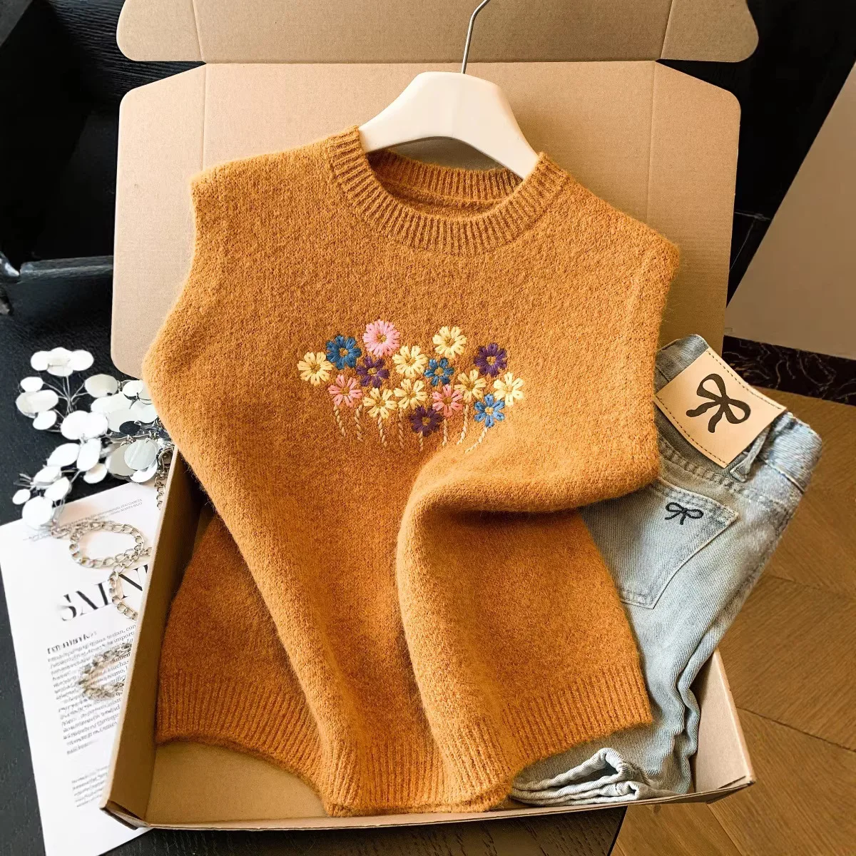 

Корейский вязаный жилет с цветочной вышивкой для женщин, весна-лето 2026, новый стиль, элитный, без рукавов, с круглым вырезом, свободный, милый топ