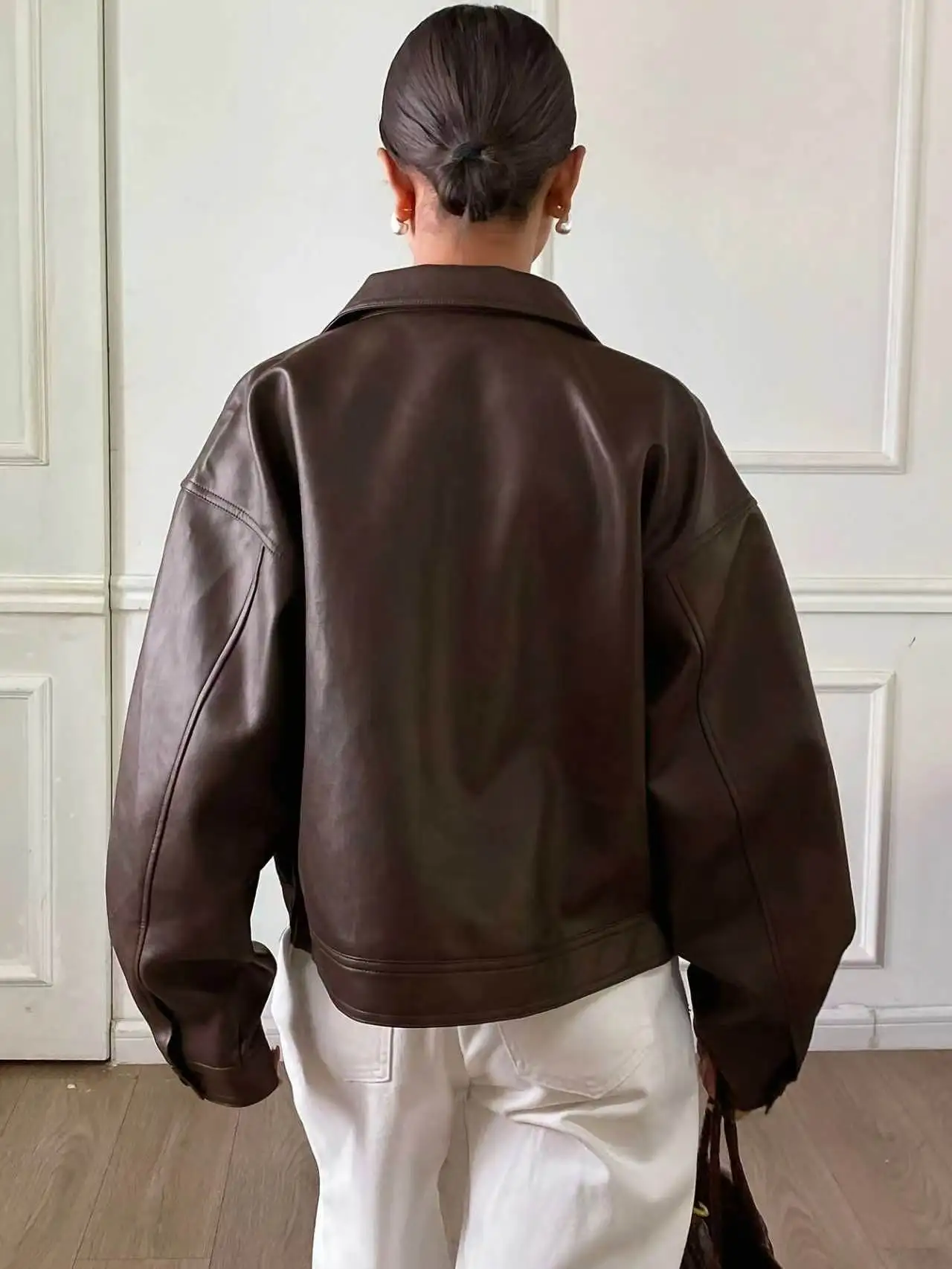 Lässige PU-Lederjacke für Damen, Vintage Braun, Revers, Reißverschlusstasche, Baseball-Kurzmantel, Streetwear, lockerer Damen-Übermantel – Detail 7