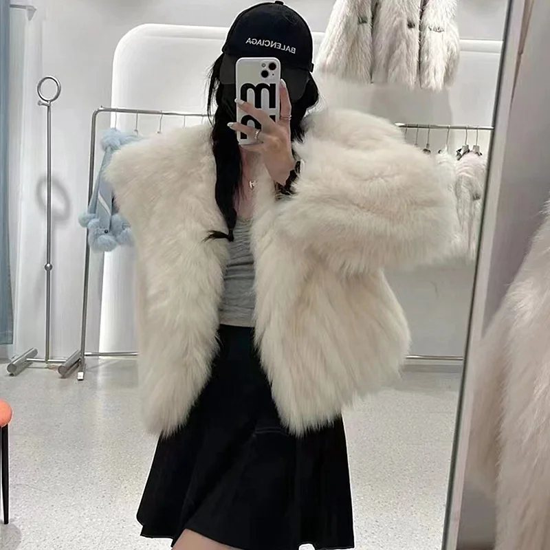 2024 Haining Fur Winter New Fox Hair Military Collar Knitted Car Strips Fur Coat Women's Style Celebrity Style