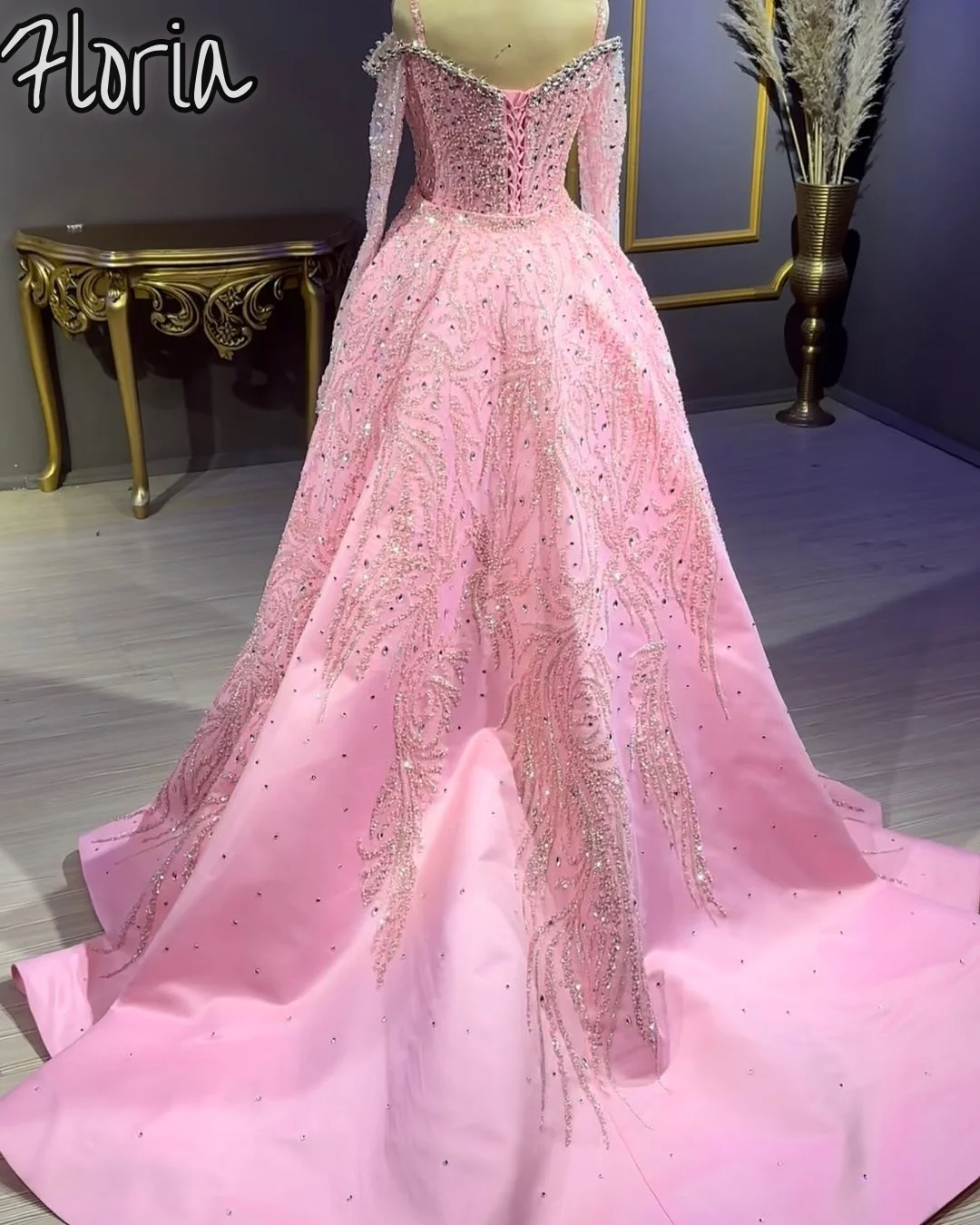 คําGorgeousคริสตัลลูกปัดชุดHaute Coutureพร้อมกระโปรงที่ถอดออกได้สปาเก็ตตี้ชุดราตรีที่กําหนดเอง