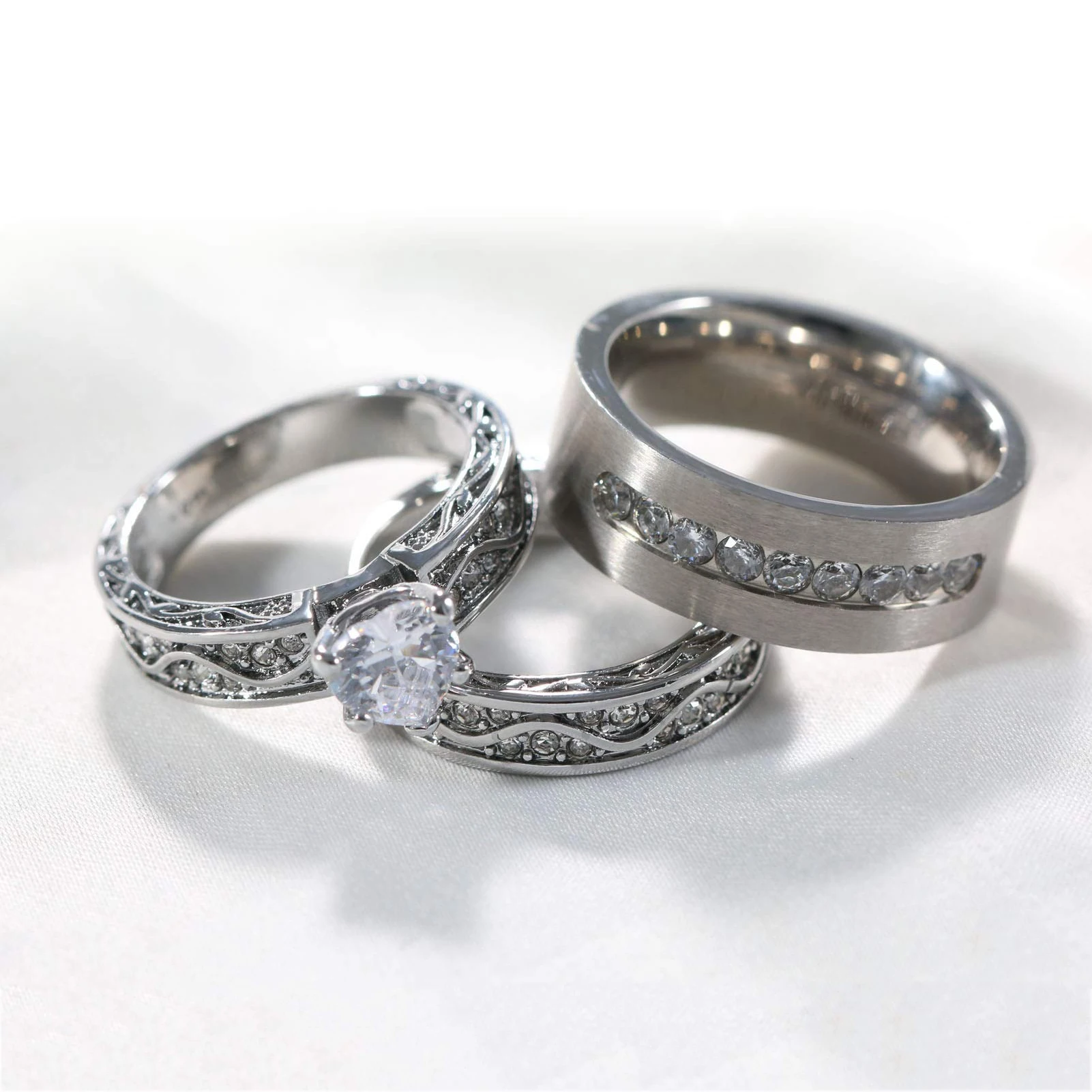 أزياء زوجين خواتم الرجال تشيكوسلوفاكيا الفولاذ المقاوم للصدأ خاتم النساء القلب قطع كريستال الراين خواتم مجموعة مجوهرات الزفاف الخطوبة