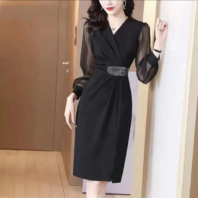 Little black dress, slimming dress, elegant for commuting