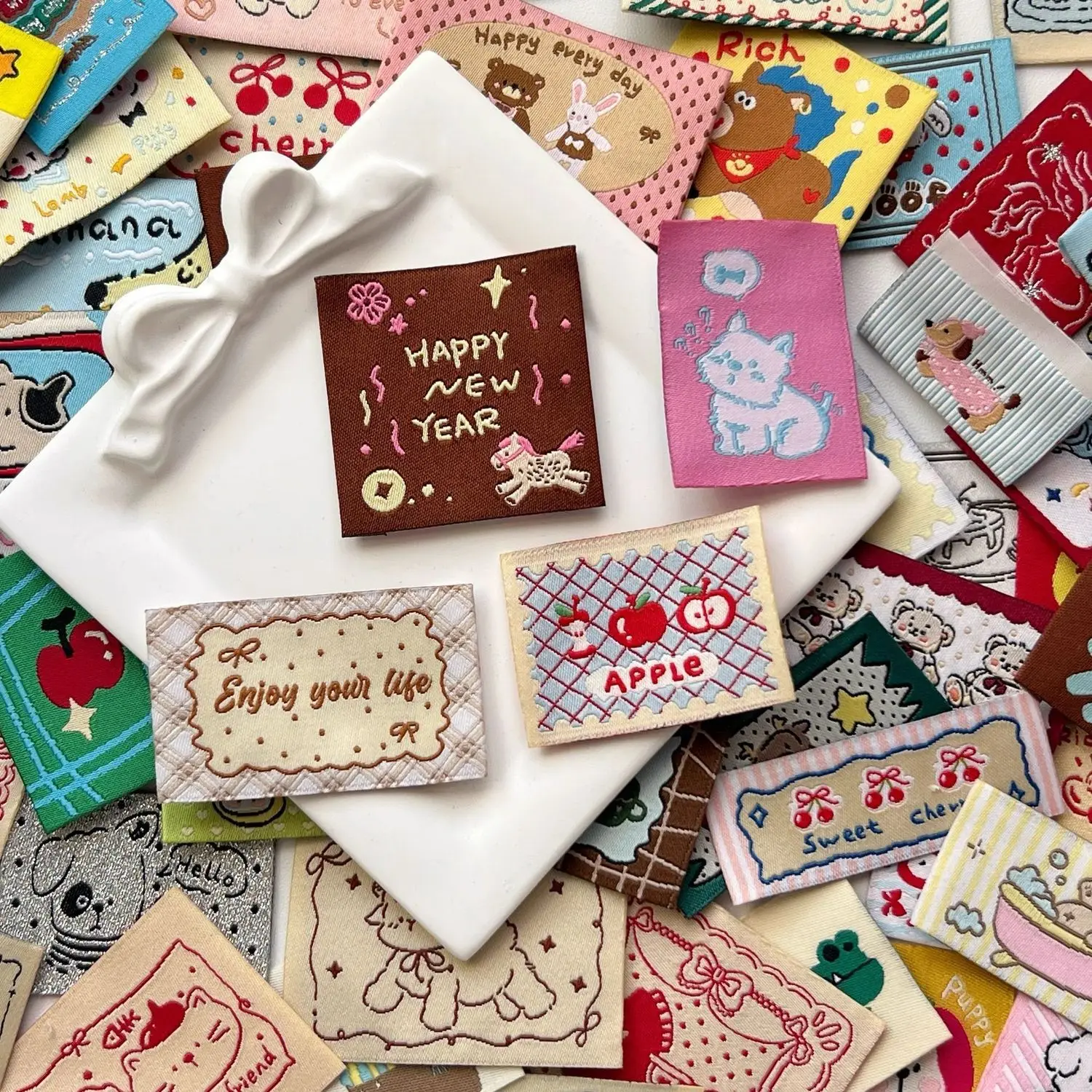 Dopamine Colorful Animal Cloth Labels DIY Sewing Patches Embroidered Woven Badges for Bags Clothes Accessories In Stock