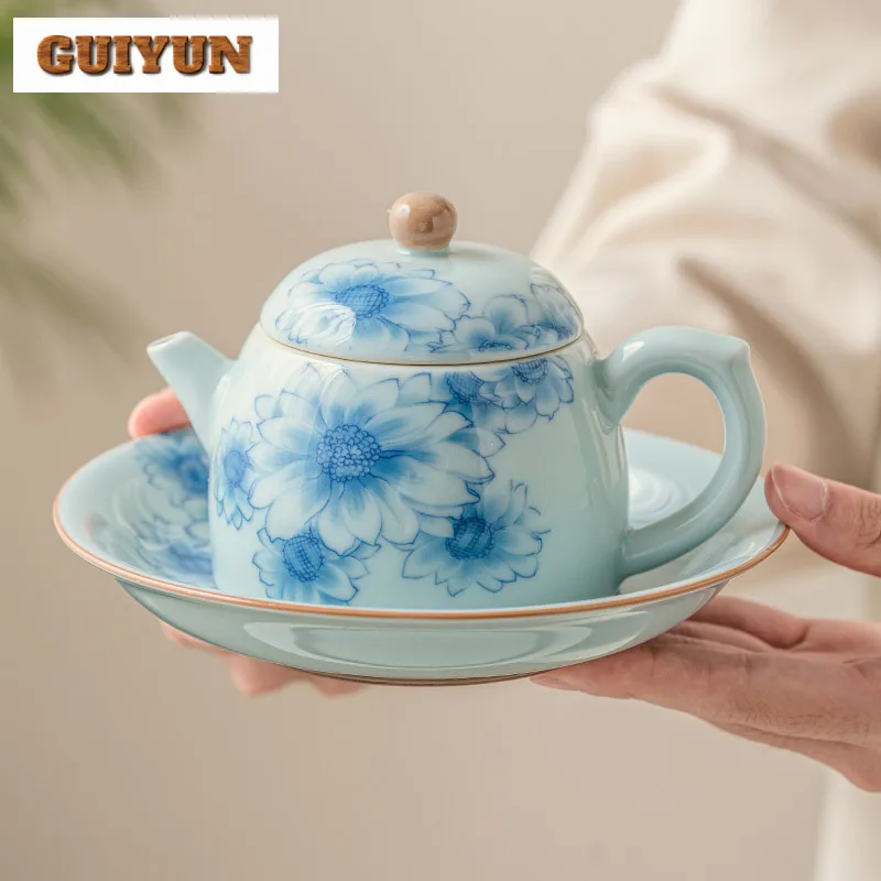 Théière en céramique fleur ensoleillée bleue et blanche, pot Qin Quan chinois, bouilloire de brassage de thé vintage pour fournitures de thé, cadeau artisanal, 110ml