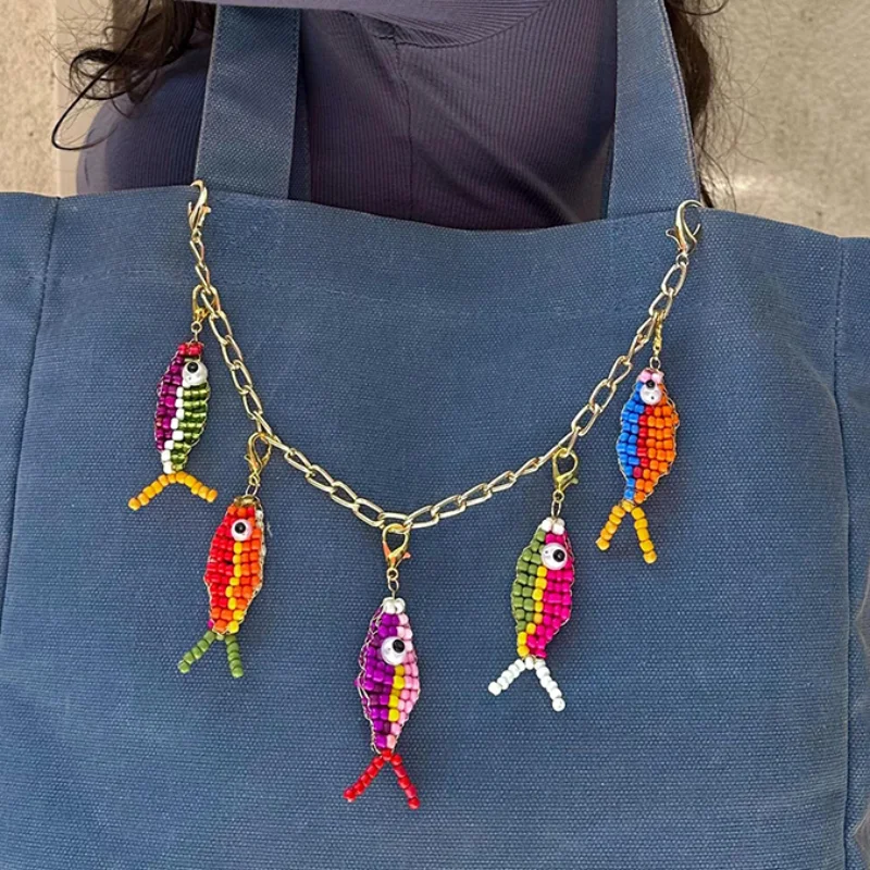

Красочная сумка Lucky Fish, аксессуар, изысканная ручная работа, вышивка бисером, брелок с рыбой кои, уникальное нишевое ожерелье, кулон, подарок