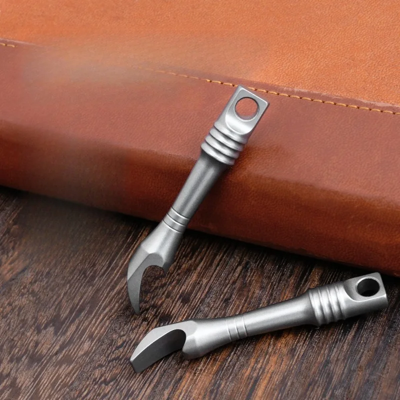 1PC Titanium Alloy Mini Crowbar Keychain EDC Multifunctional Express Box Opener Bottle Opener Portable Pocket Tool FC21