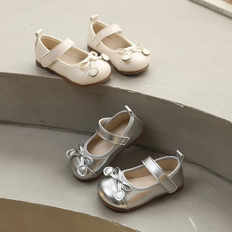 

Кожаная обувь для маленьких девочек, весна 2026, новые детские модные балетки принцессы, элегантные повседневные детские туфли на плоской подошве с милым бантом