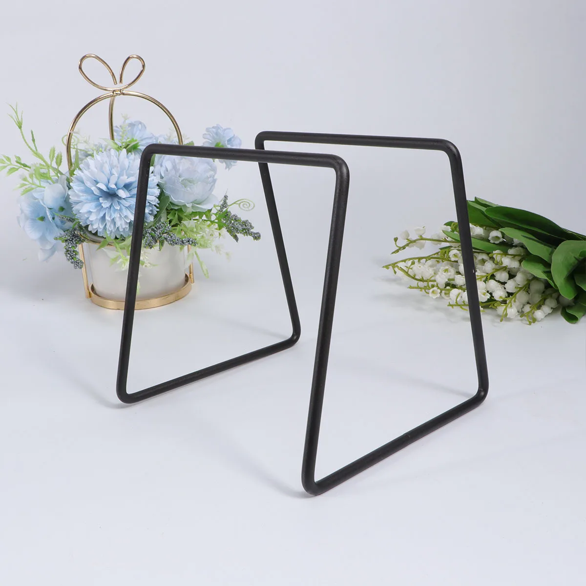 

Metal Coffee Dripper Stand Filter Cup Holder Simple Elegant Design Essential Brewing Tool for Coffee Lovers Black