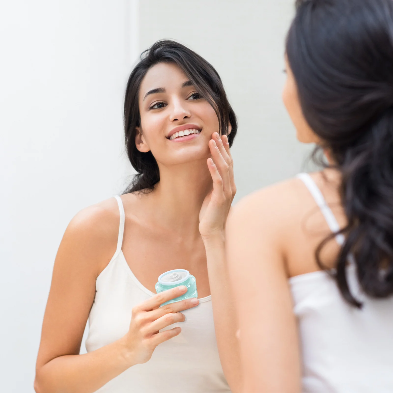 

2Pcs Compact Acrylic Empty Jars Lightweight Travel Size Containers for Creams Eye Face Cream No Leakage