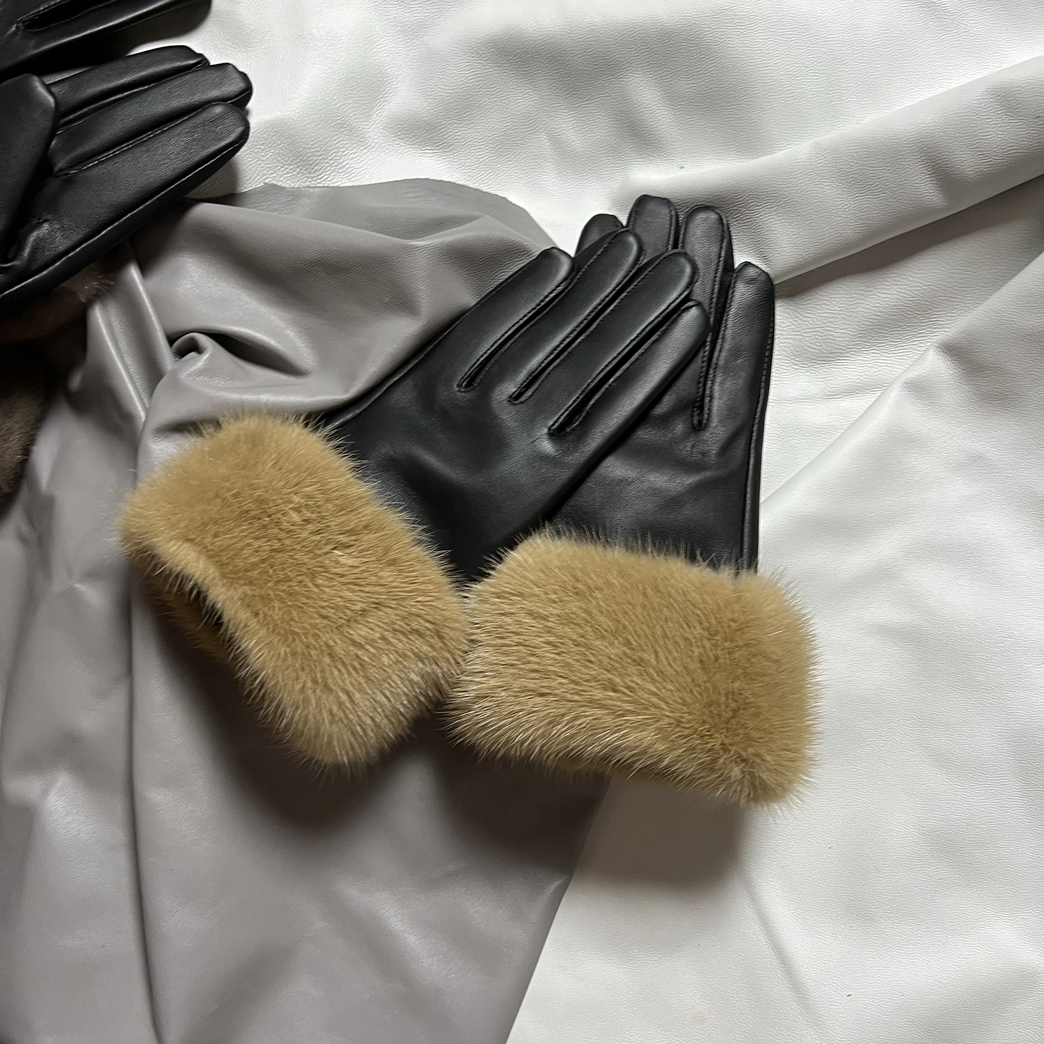 Women Real Mink Fur Gloves Soft Sheepskin Leather Gloves Winter Warmer 100% Real Mink Fur Mittens Female Genuine Gloves Guantes