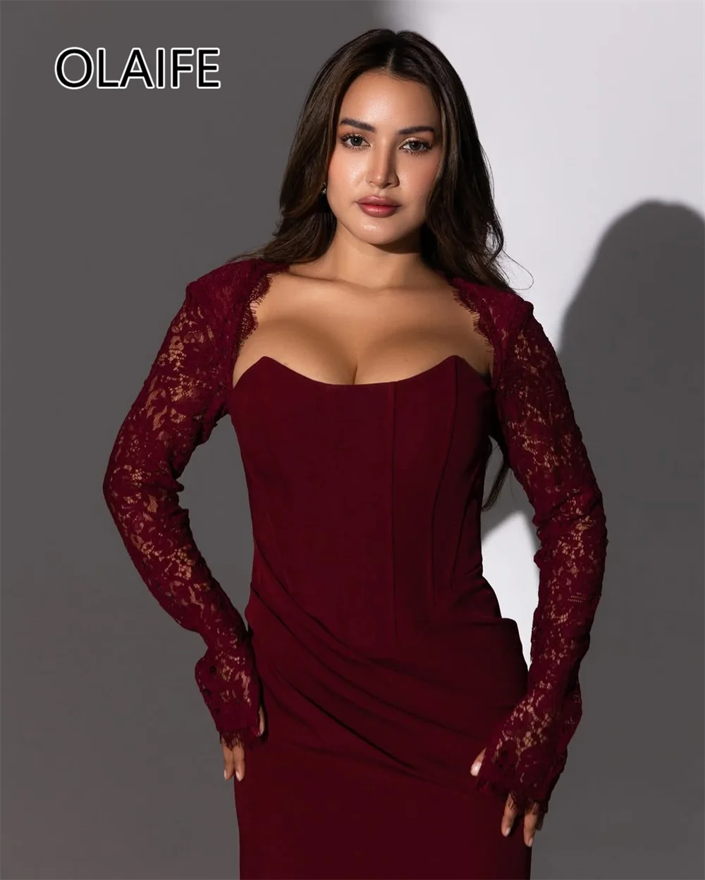 우아한 연인 칼라 새틴 칼집 레이스 여성을위한 정장 이브닝 드레스 긴 소매와 Backelss 댄스 파티 사우디 가운 사용자 정의