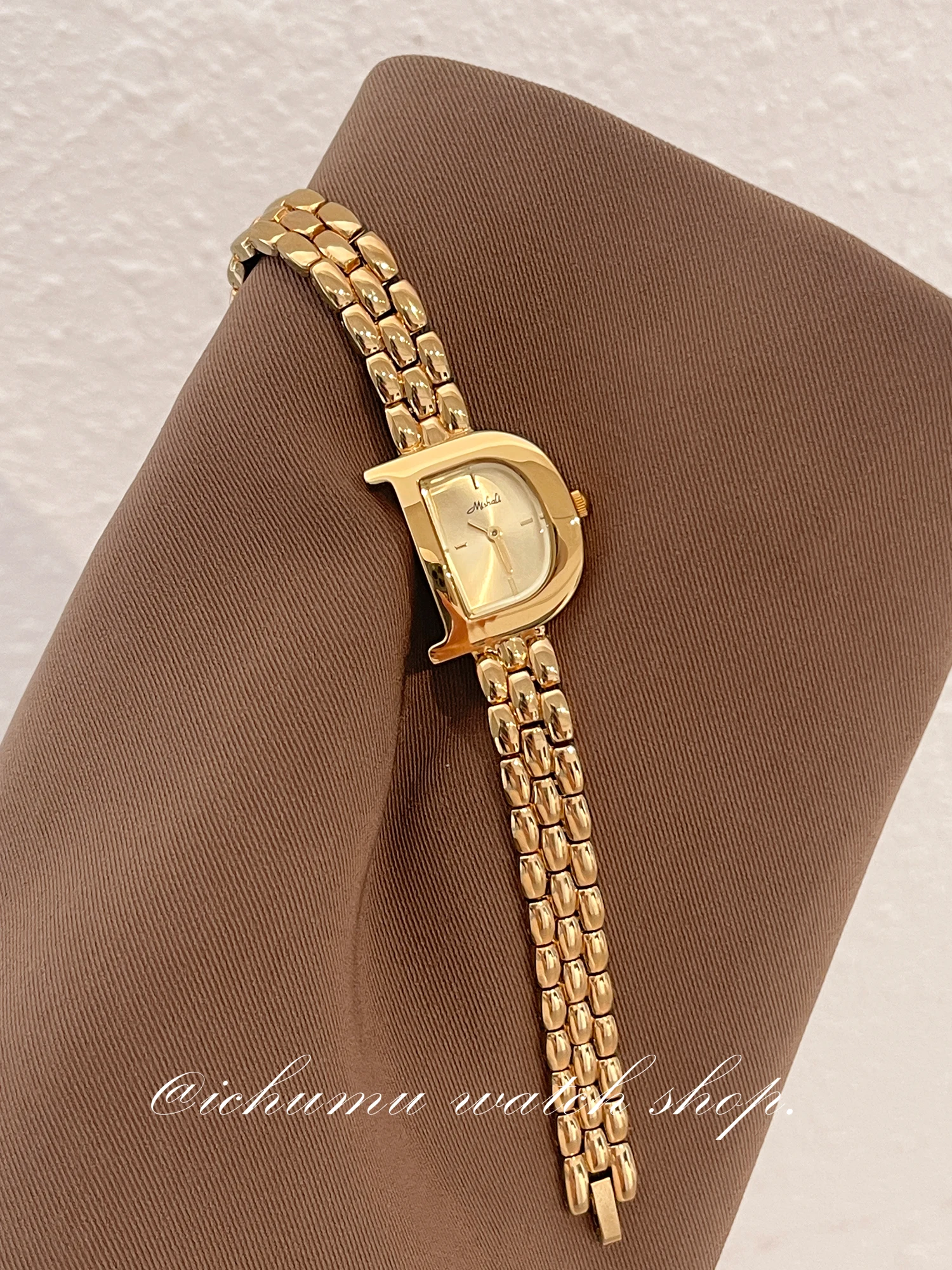 ساعة نسائية راقية وأنيقة بحزام فولاذي بسيطة ومتعددة الاستخدامات طراز جديد 2025 إكسسوار نسائي. #3