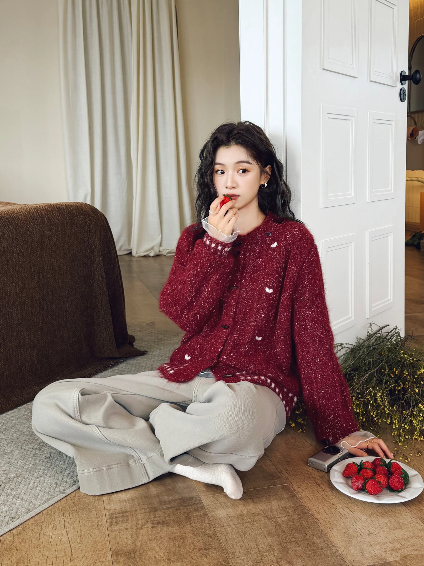 

Вязаный свитер-кардиган с узором в виде сердечек, свободный крой, круглый вырез, зимняя верхняя одежда, красный цвет, универсальный, модный женский стиль