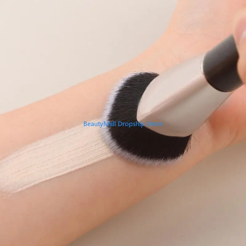 

40JD Heart Shaped Liquid Cream Concealer Brush With Soft Bristles For Stylish Finish