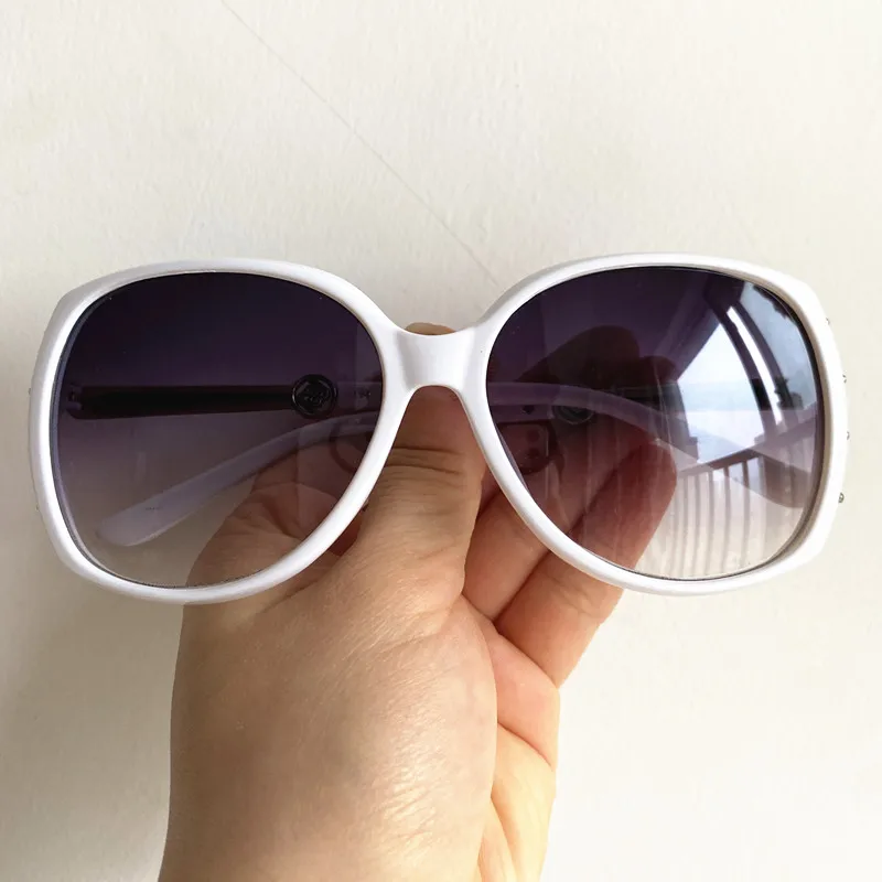 novo-Oculos-de-sol-branco-feminino-anti-uv-quadrado-simples-estilo-google-fashion-elegante