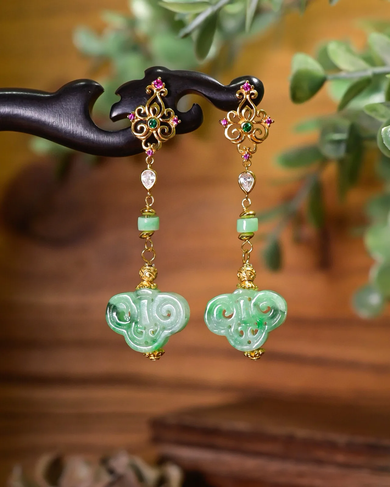 

Серьги из натурального жадеита класса А, плавающие цветы, пряный зеленый полый Ruyi, серьги из стерлингового серебра с позолоченным китайским нефритом