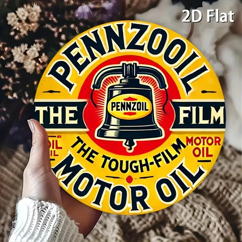 [فن الحائط القديم] ملصق مسطح لزيت المحرك بنزيل عتيق من الألومنيوم على شكل جدار معدني عتيق مع مخطط ألوان أصفر وأحمر