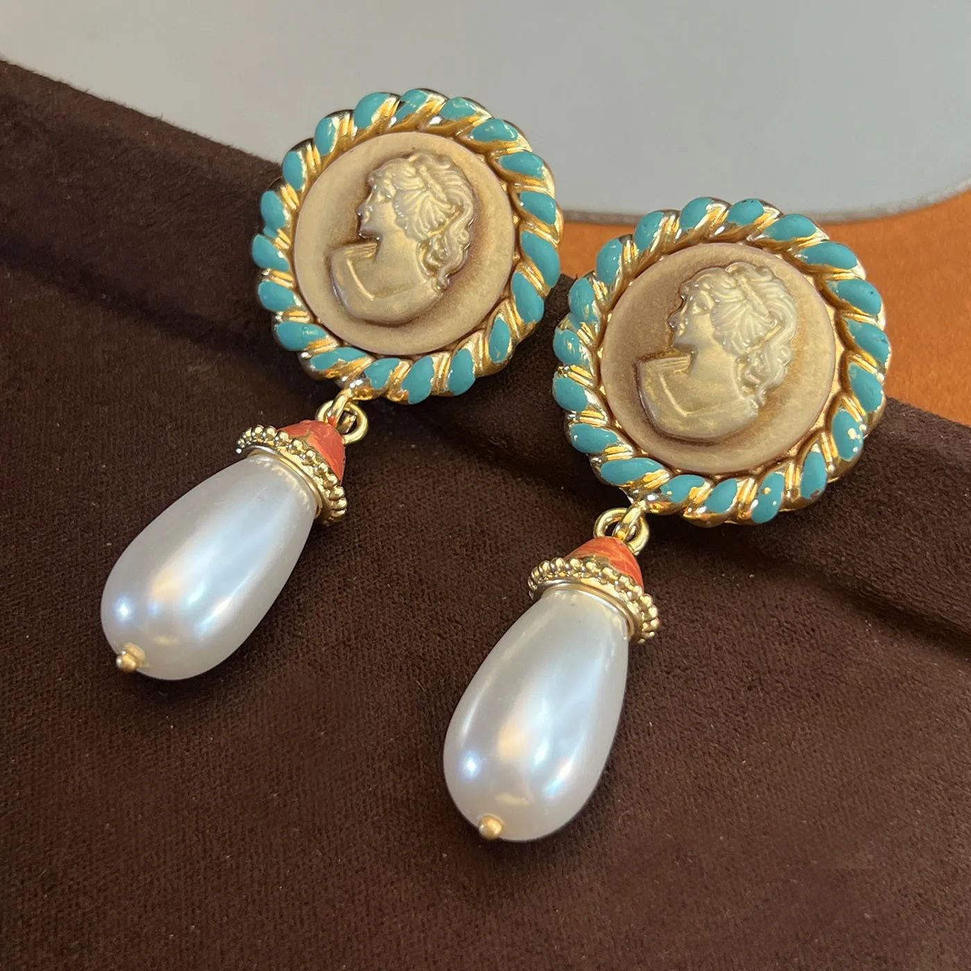 Vintage Cameo Portrait Drop Earrings Gold Plated Brass Turquoise Enamel Twist Frame Baroque Imitation Pearl Women Ear Jewelry