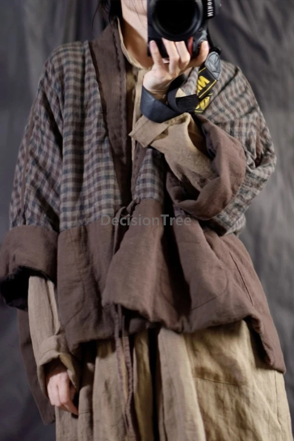 

2025 литературное художественное темпераментное хлопковое льняное лоскутное клетчатое зимнее пальто в стиле дзен в стиле ретро, улучшенное утолщенное хлопковое пальто со шнуровкой ханьфу