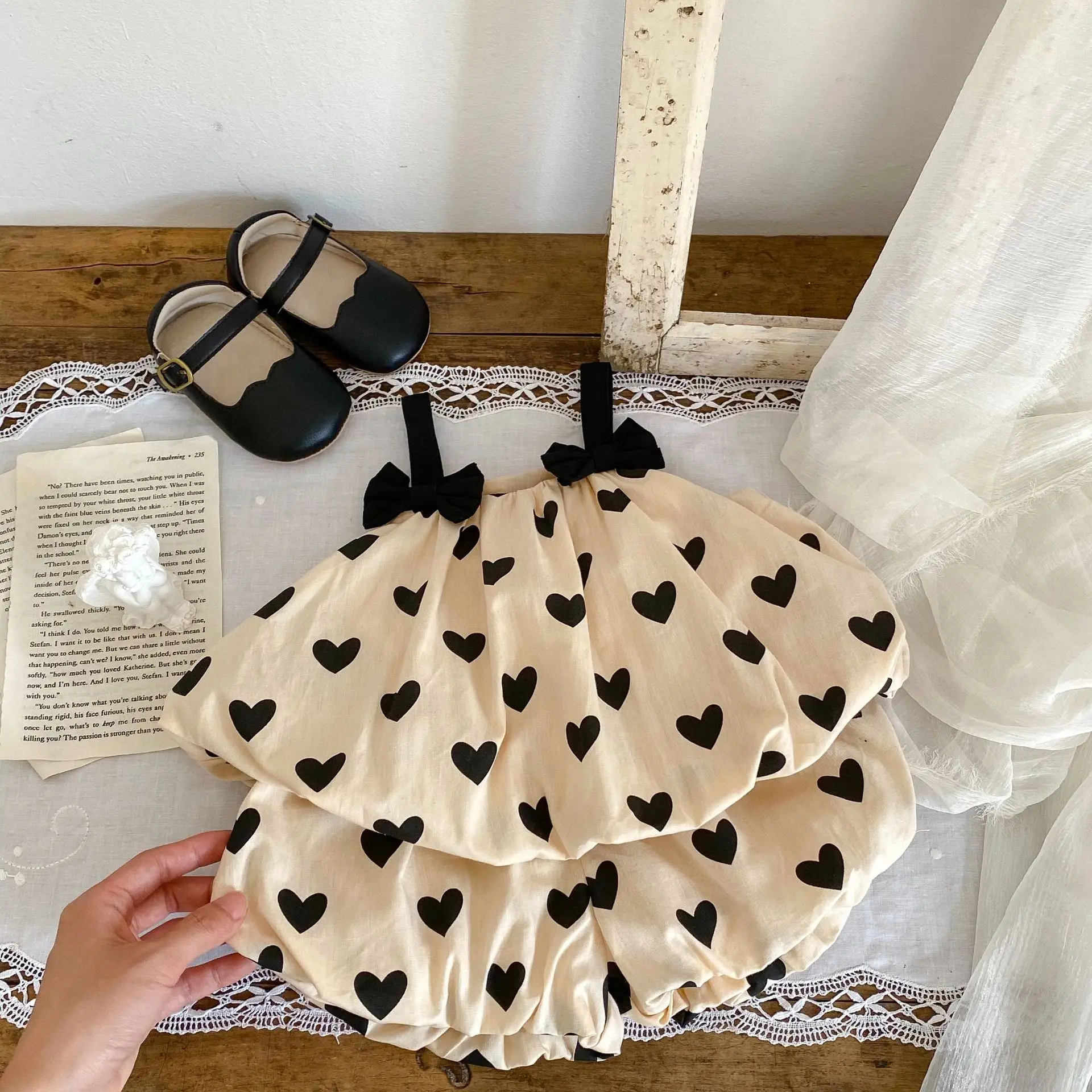 Summer 0-3 Year Old Baby Sleeveless Bow Double Layered Camisole Top+heart-shaped Pants 2-piece Set for Female Babies