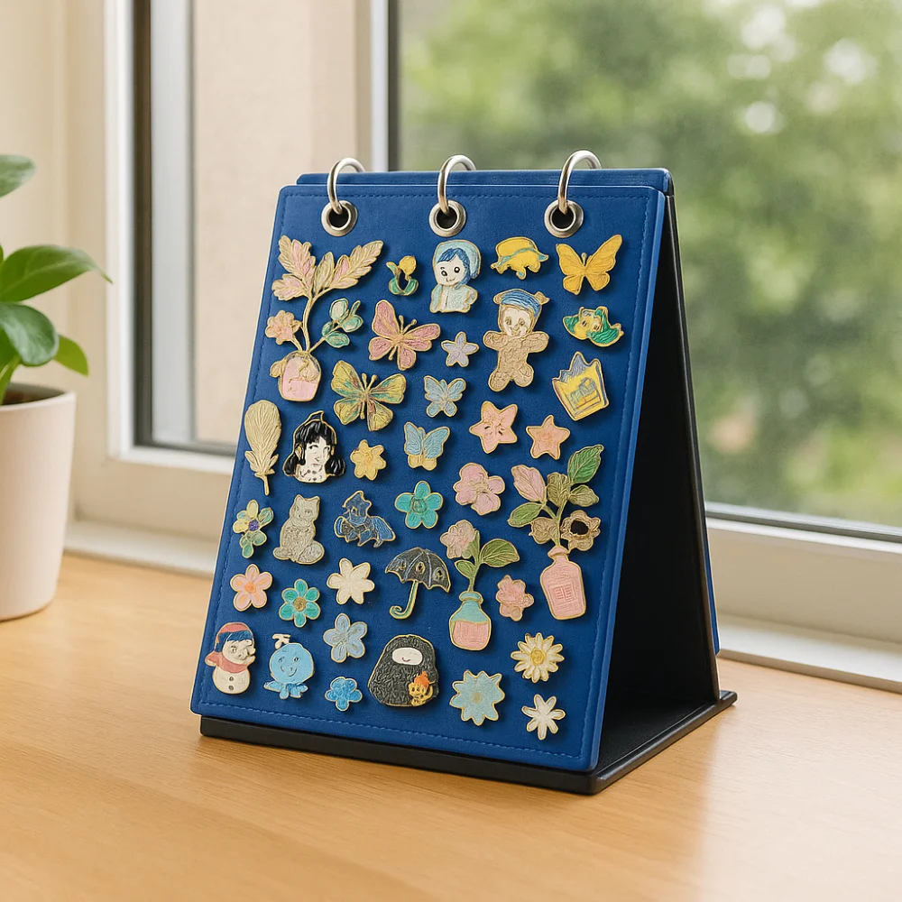 

Felt Pin Display Stand Large Capacity Flip Top Shoe Charm Holder 3-Ring Ornament Portable Pin Trading Book Home Accessory
