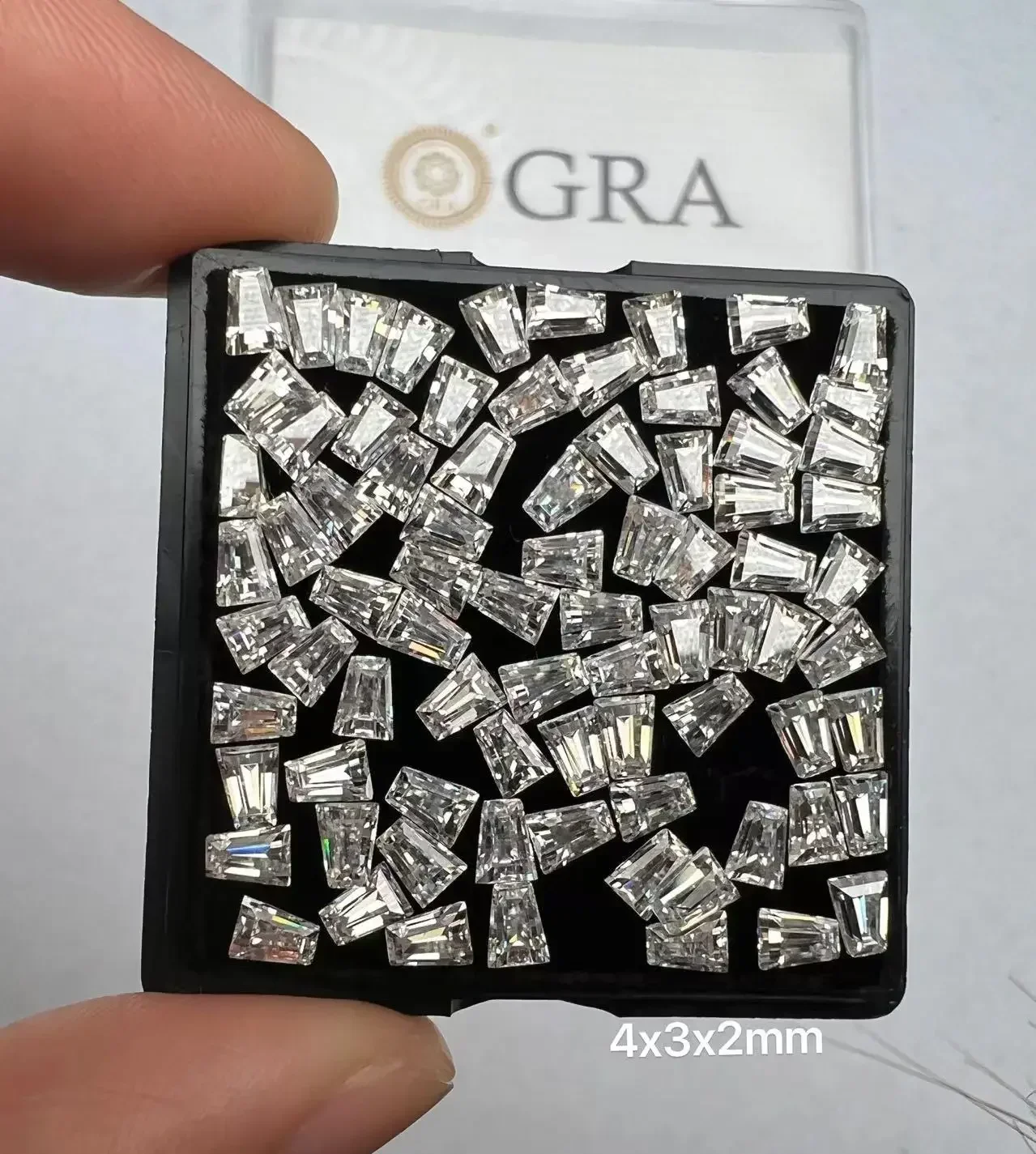 Super White D Colore Sciolto Moissanite Trapezio Taglio a gradini Certificato GRA VVS1 Eccellente creazione di gioielli di fidanzamento con diamanti