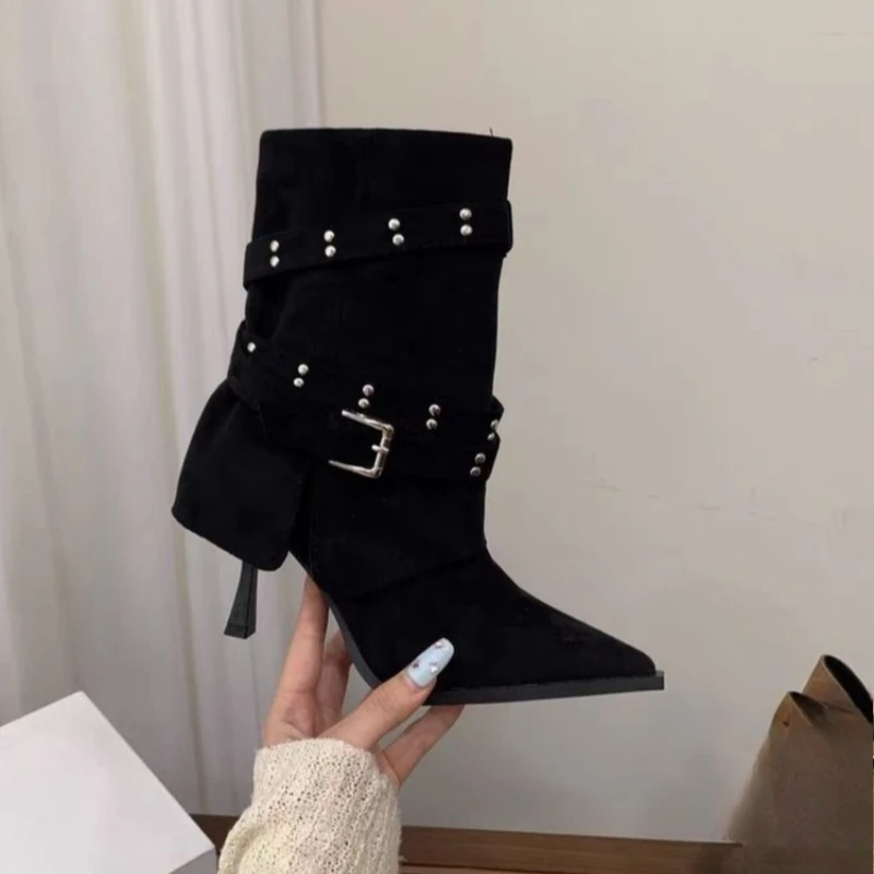 

Темпераментные ботильоны на шпильке, модные нескользящие флисовые туфли-лодочки с острым носком и шипами, ремень с пряжкой и рукавами