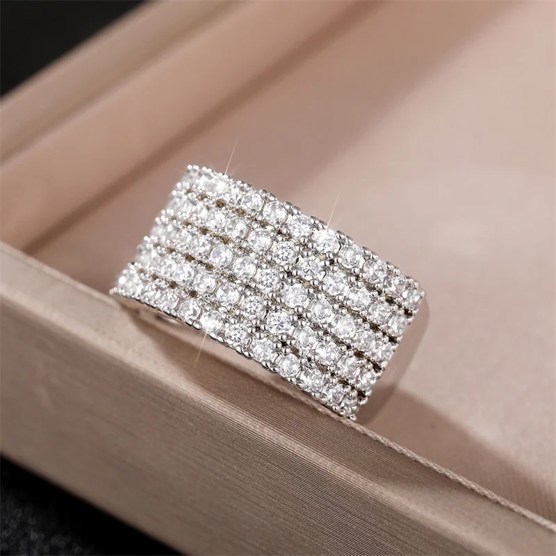 Huitan Dazzling Half Circle Paved CZ Rings for Women Fashion Luxury Wedding Bands Rings Simple Versatile Lady\'s Jewelry Party