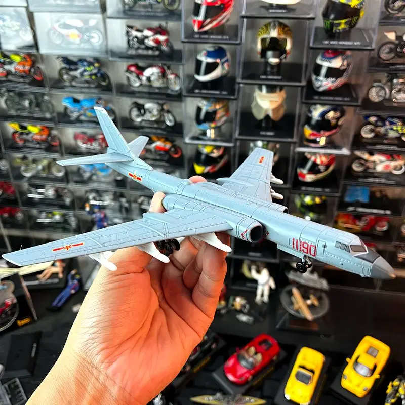 1: 144 alloy aircraft model, Chinese military aircraft series, H-6K bomber finished products, accessories, and alloy brackets