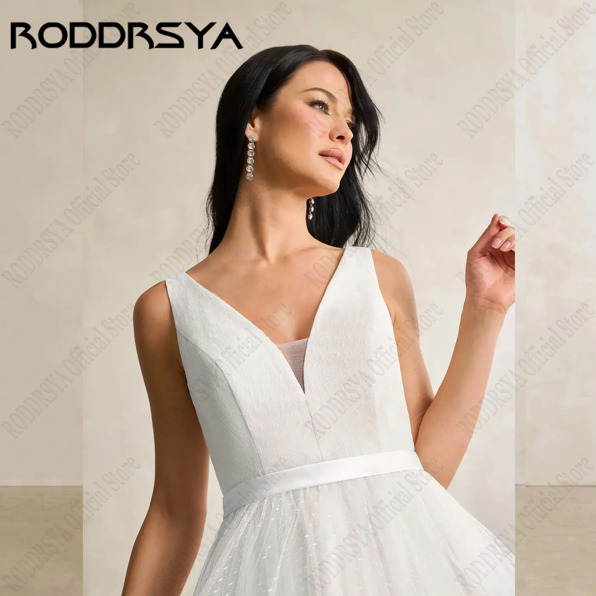 RODDRSYA Simples Sem Mangas Vestidos De Casamento Mulheres A Linha V-Neck Tule Vestidos De Noiva Com Arco Backless robe de mariée Personalizado Simples mangas Vestidos de casamento Mulheres A linha V-Neck Tulle Vestido